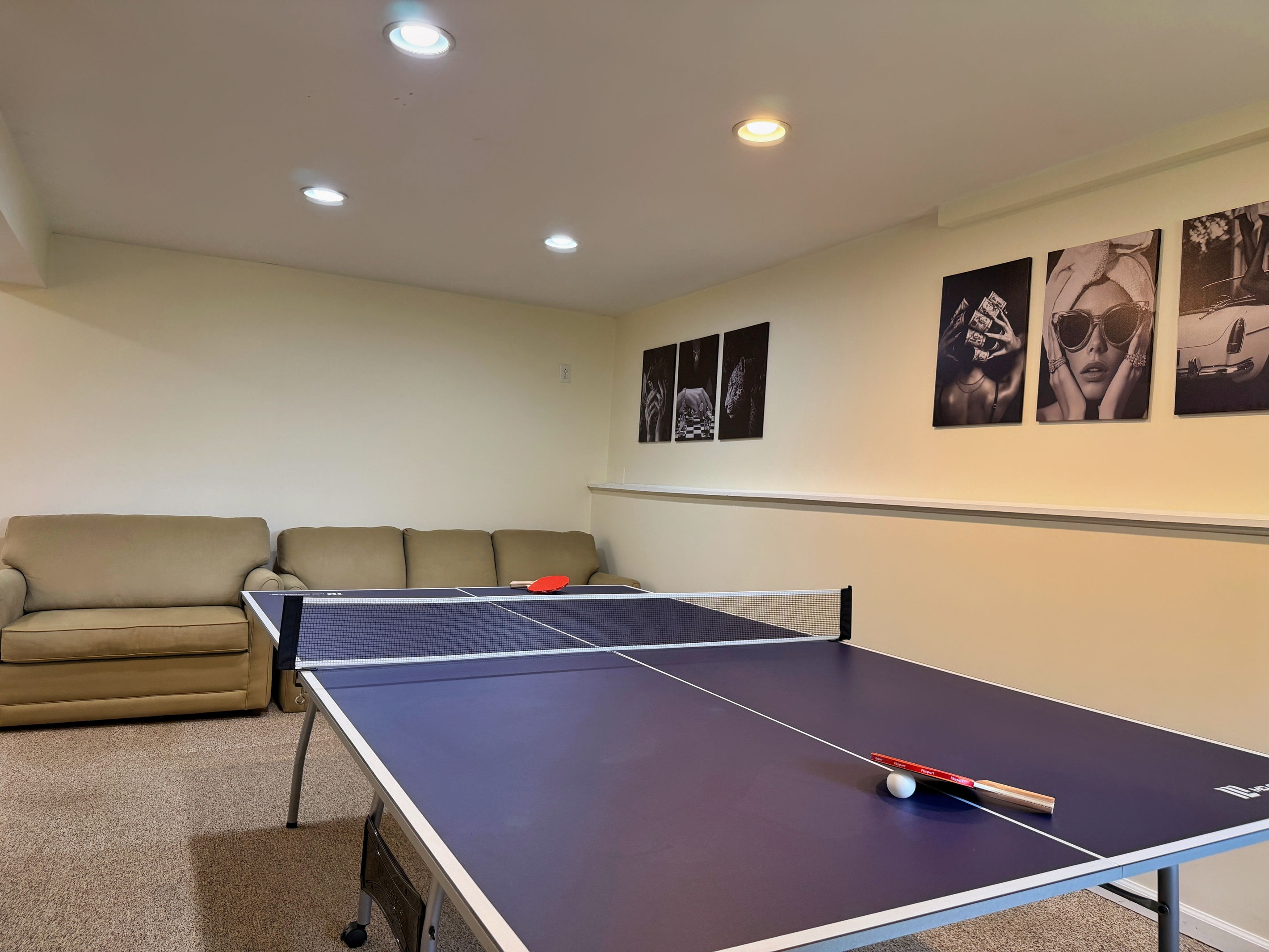 Ground floor game room with ping pong