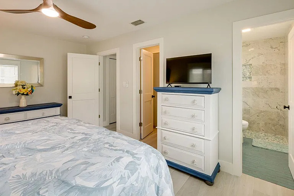 Primary bedroom/King