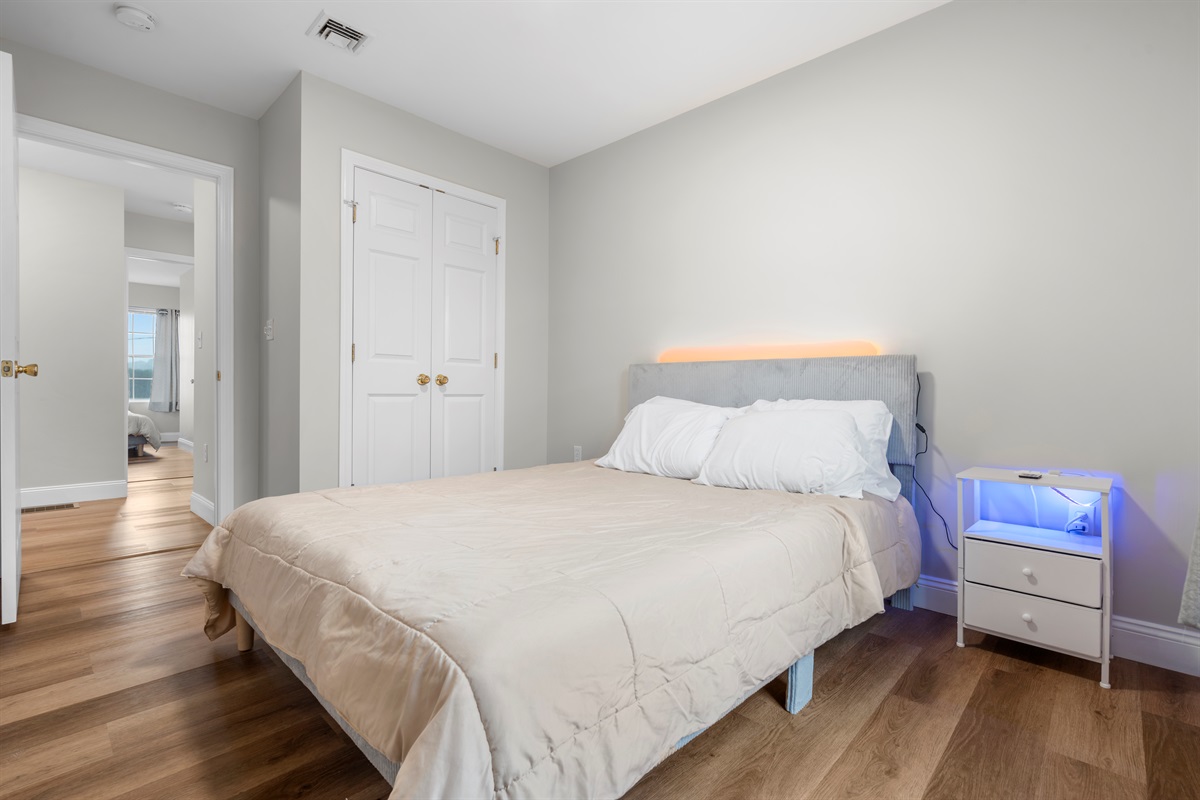 Bedroom 2 - Queen bed