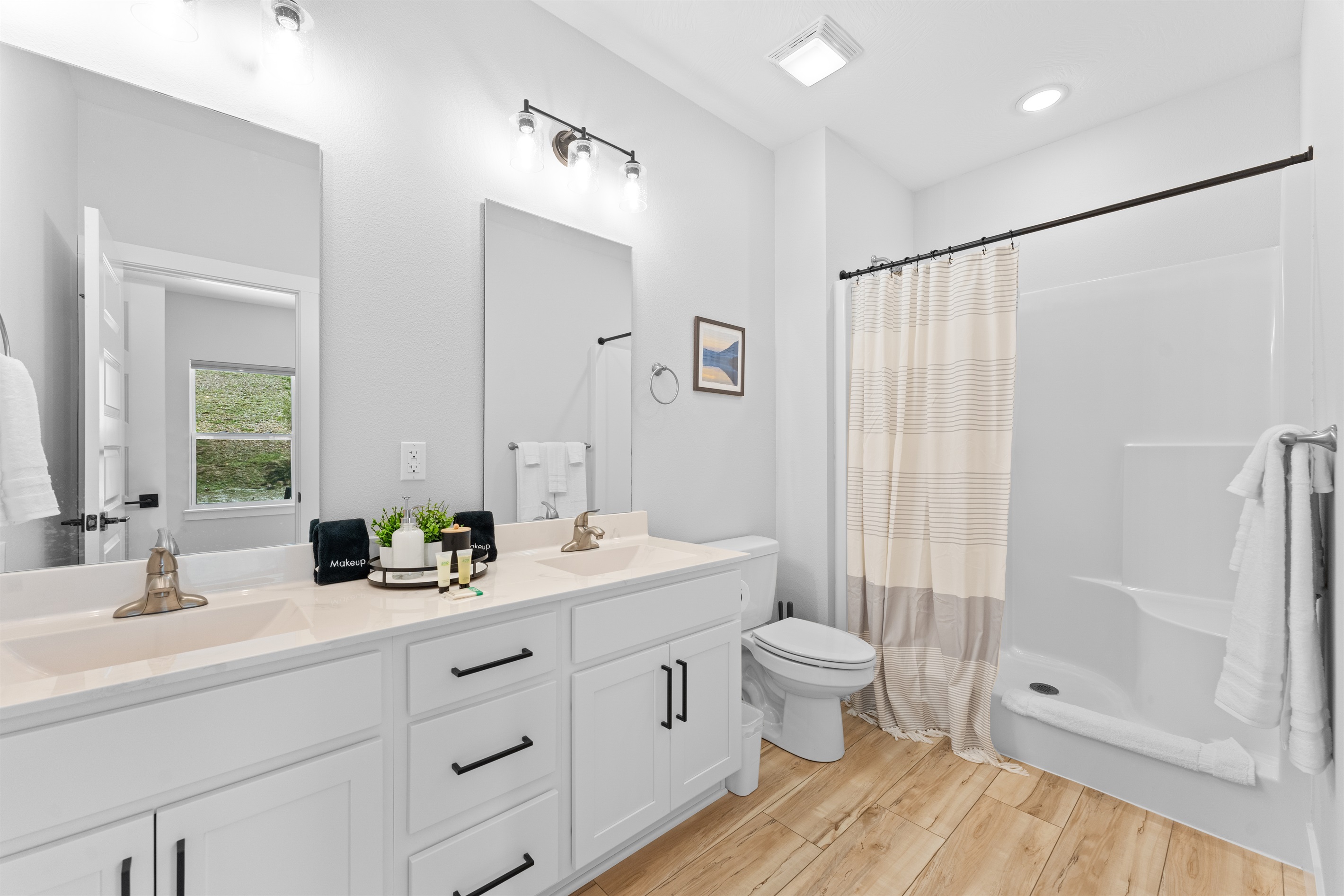 Master 2 Bathroom- Main Floor