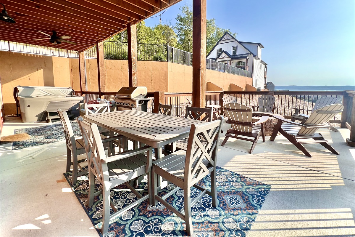 Ample space on the lower patio with a view of Table Rock Lake!
