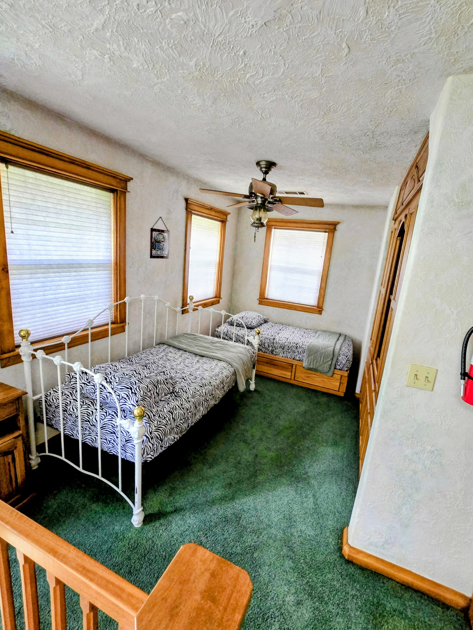 Loft with 2 twin beds on second floor (with Master)