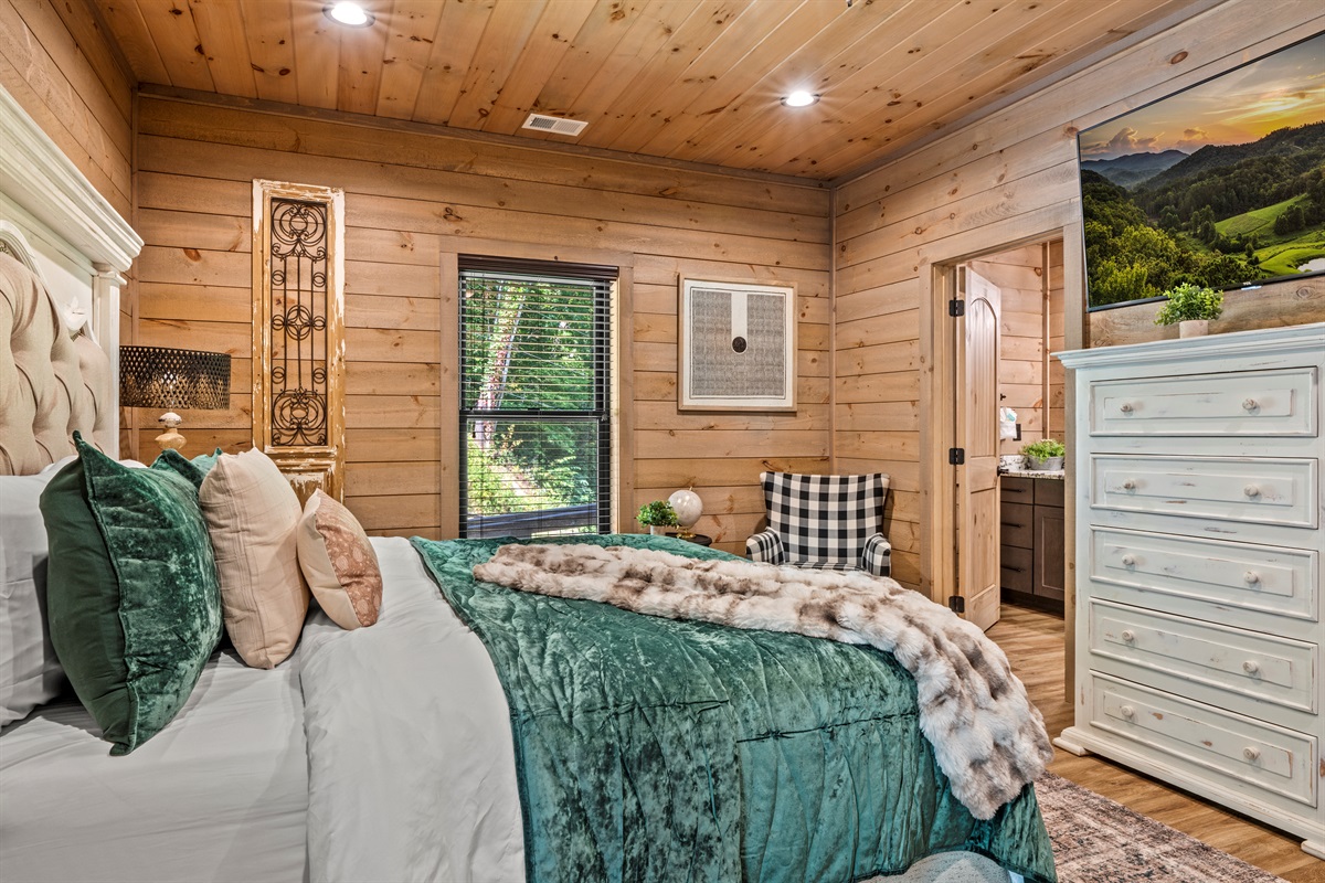 🛌 When the pillows are this plush and the vibe this serene, naps aren’t optional; they're mandatory. Bonus: your private en-suite bath is just steps away