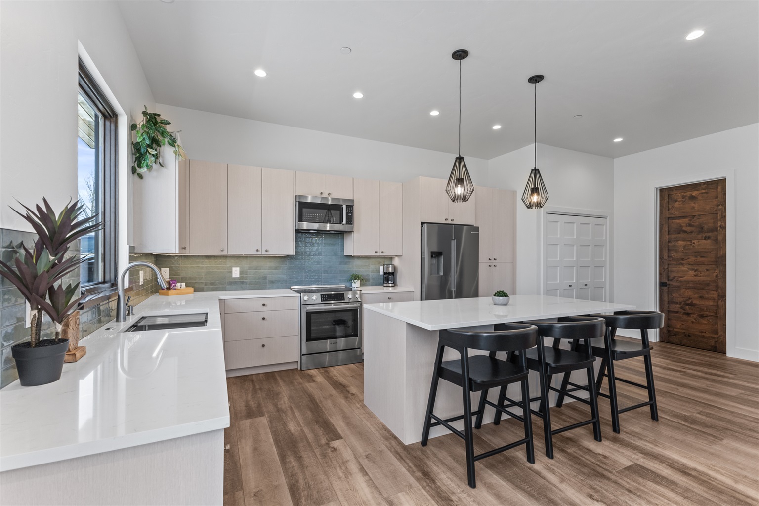 Kitchen | Island table