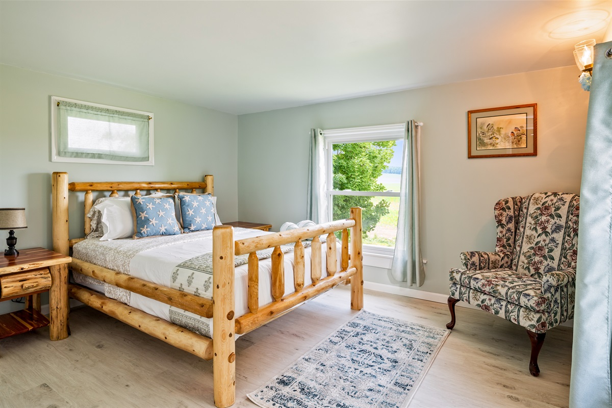 Relax in this beautifully furnished queen log-frame bed with peaceful views and cozy cottage charm. Located on the second floor.