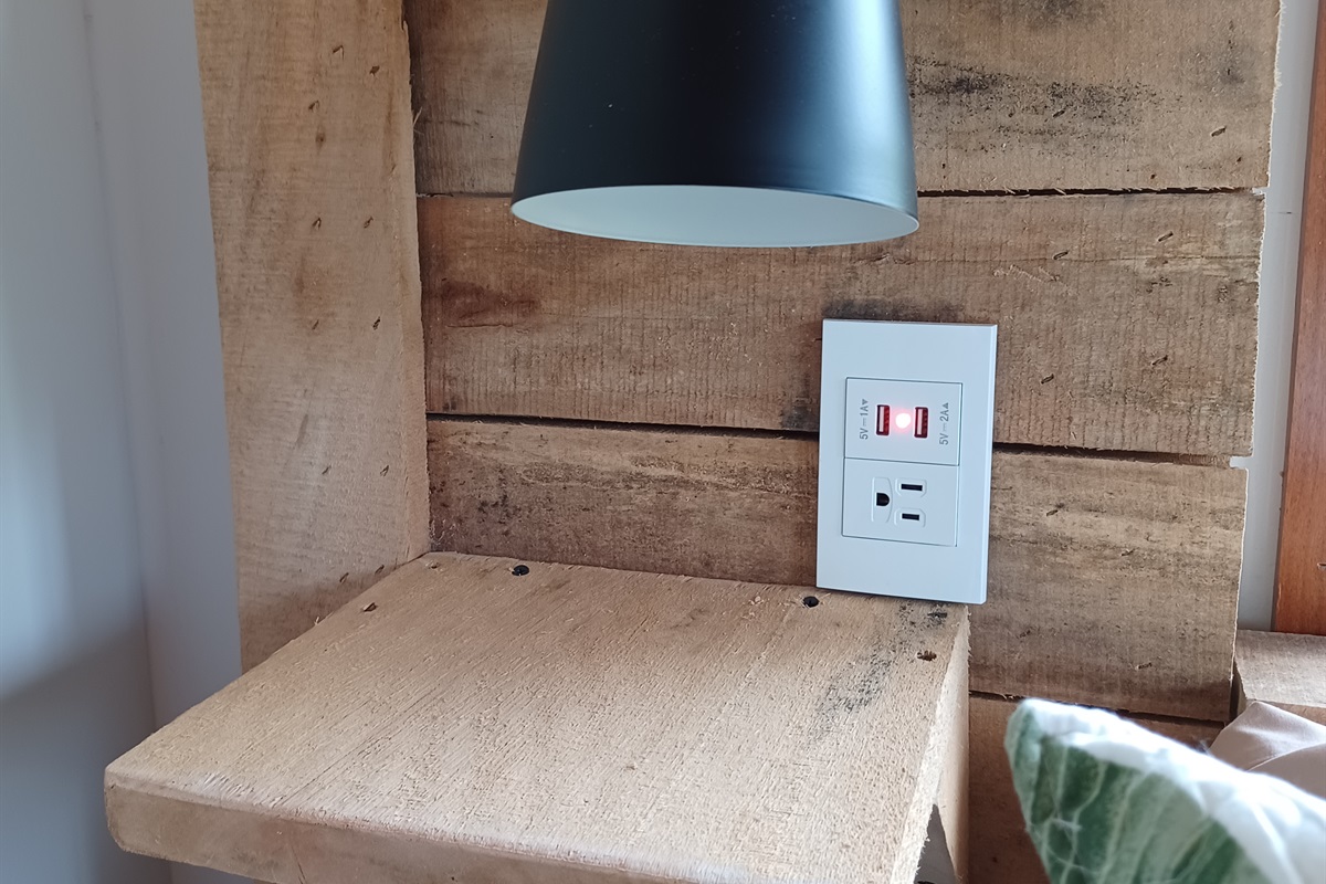 Seahorse bedside lamps and plugs