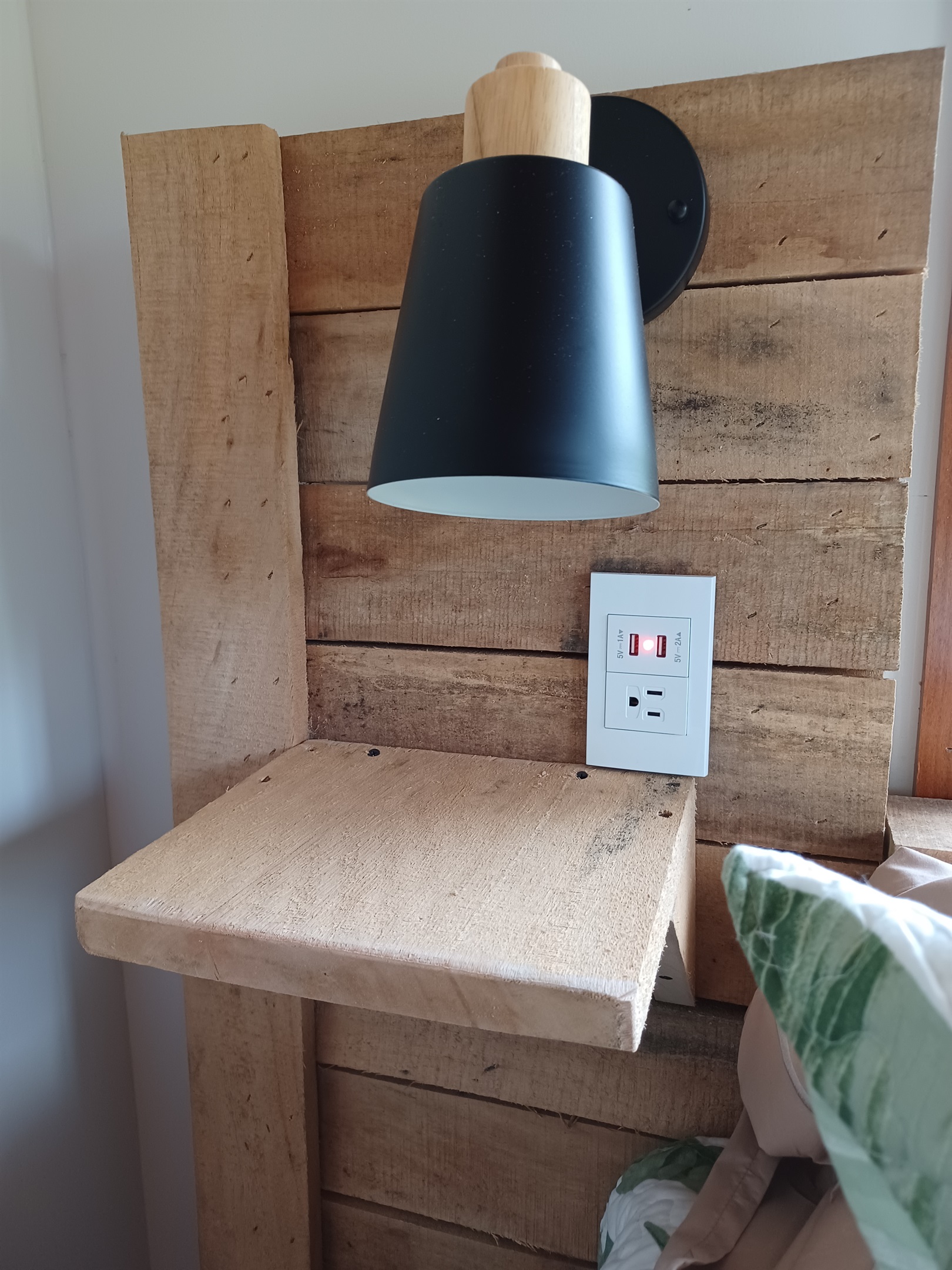 Seahorse bedside lamps and plugs