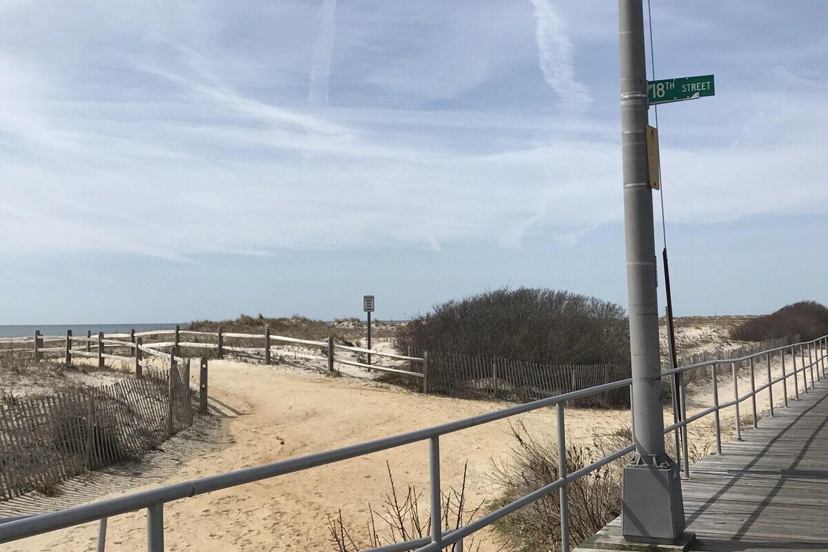 Entrance from boardwalk onto 18th St. beach!