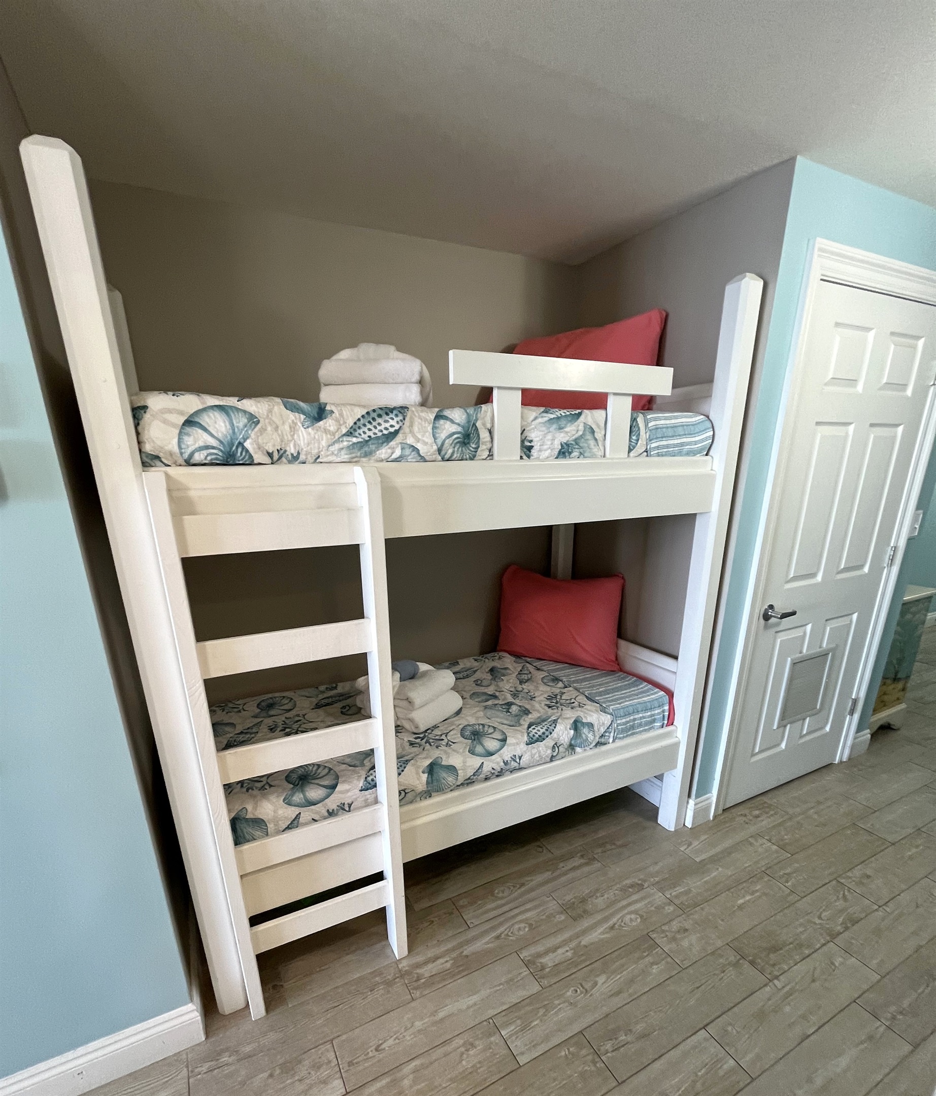 The kids' favorite spot! Built-in twin bunks for the perfect sleepover vibe.