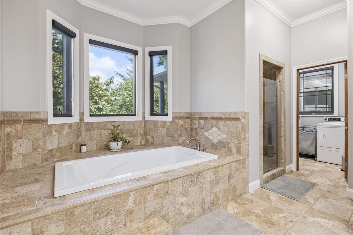 Bathroom 1 Tub 