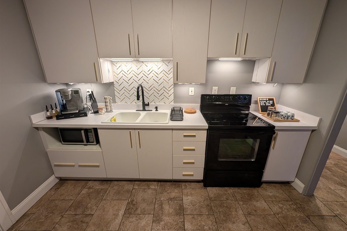 Full kitchen with everything you could need