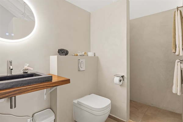 Villa Awa - Bedroom 1 | Ensuite