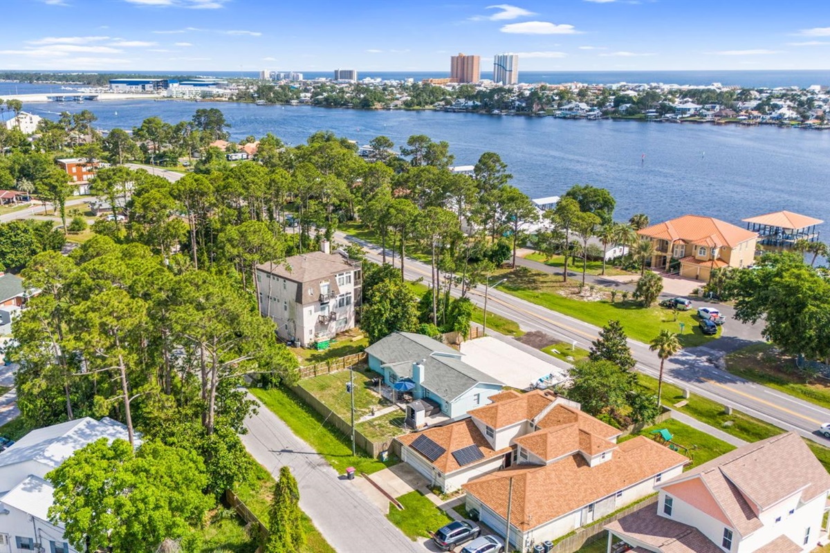 North Lagoon Getaway location and proximity to the Bay