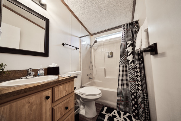 2nd Bathroom feat. Tub/ Shower Combo