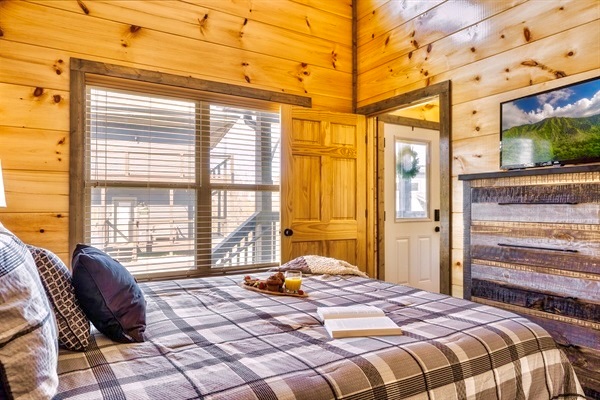 Spacious master bedroom with smart TV to unwind and relax in the Smoky Mountain.