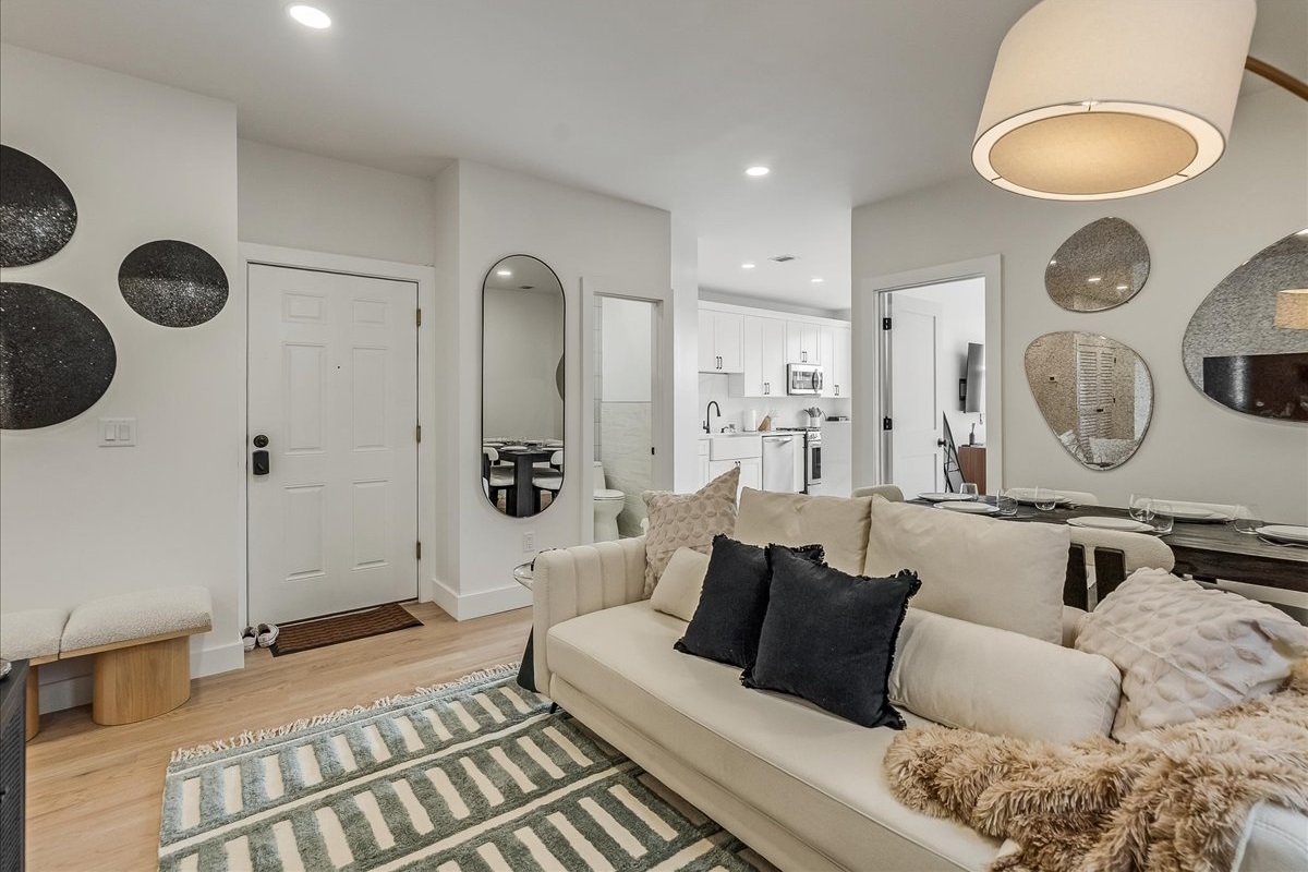 Open and inviting living area ideal for families and groups.