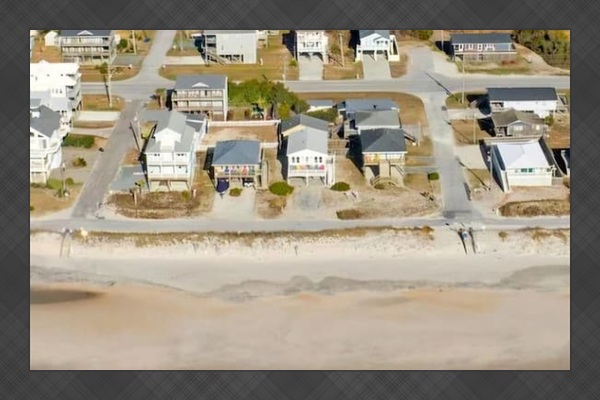 Water views from the front and back of the house! Beach access is 50 seconds away. Wide open semi-private beachs because there aren'' public parking lots around. Wide open sandy beachs, fnext to Andrew's Produce Stand