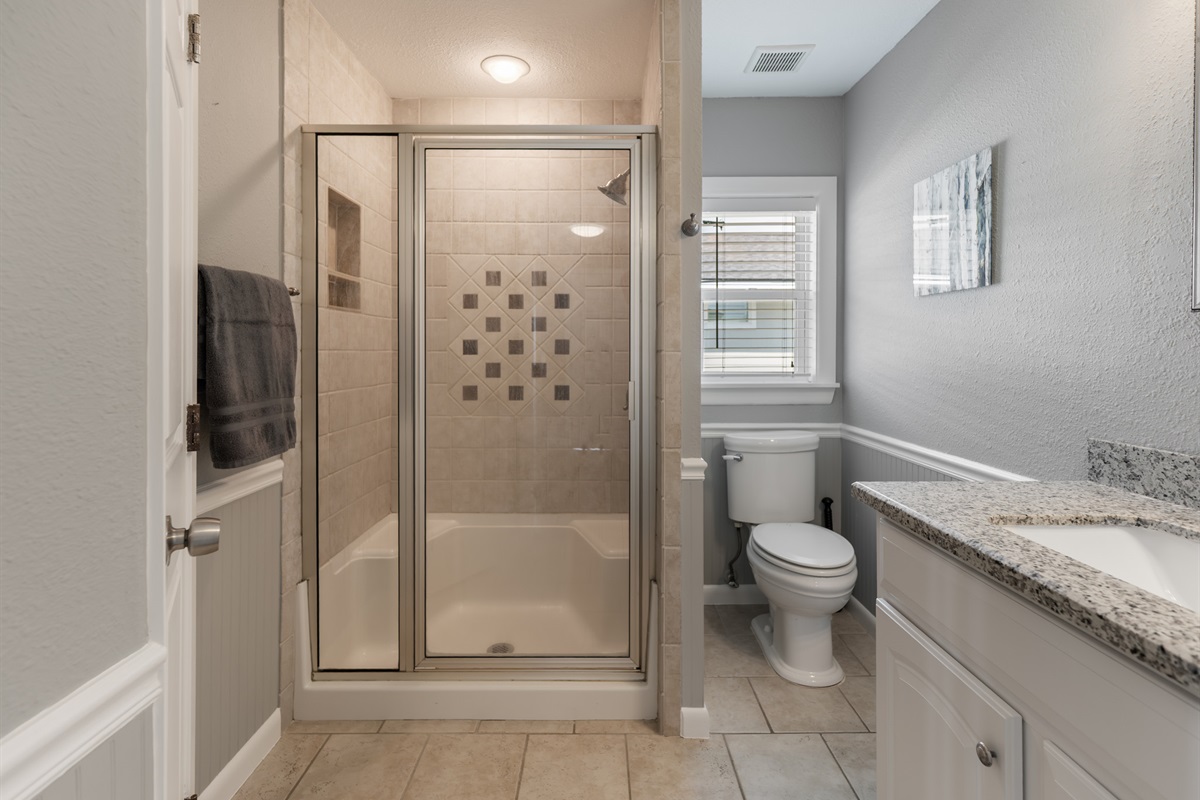 Main Restroom (upstairs)