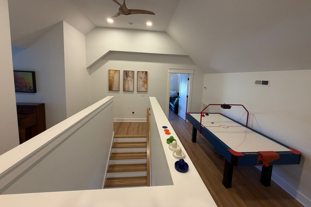 Air hockey table