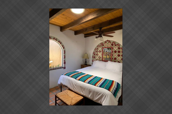 Quiet Suite
King-size bed
Luxury linens
Ceiling fan
Dedicated bathroom with tub/shower