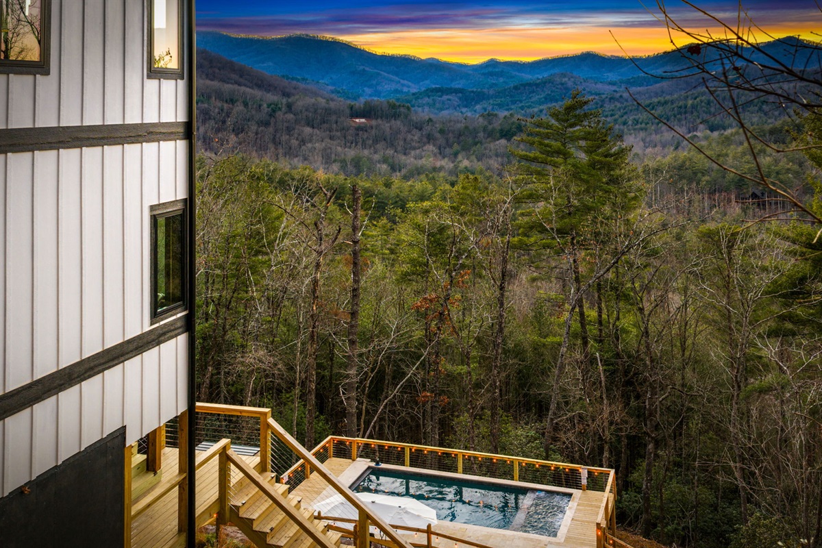 Endless views, endless water, endless calm. This is what &ldquo;infinity&rdquo; feels like in Blue Ridge!