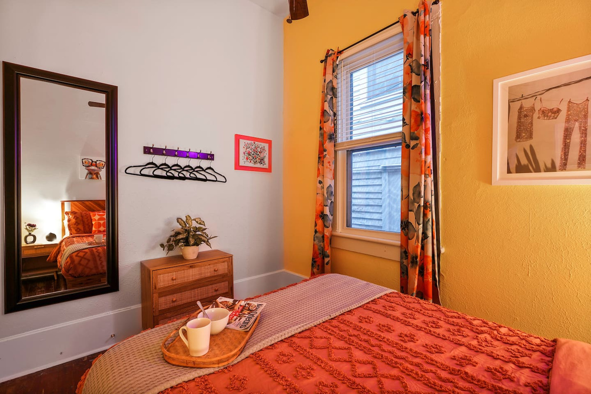 Enjoy the bright colors of the Yellow Room under 12-foot ceilings, with stylish decor and artistic touches.