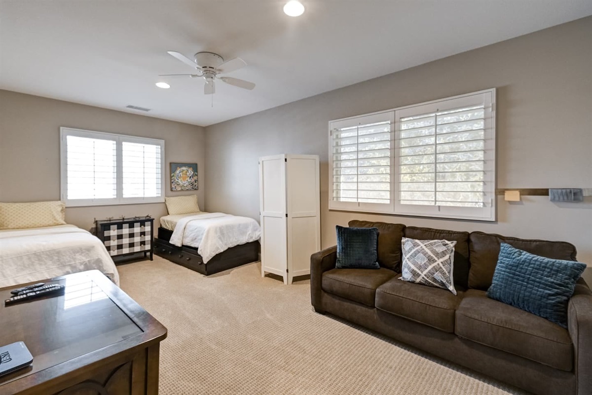 Third Bedroom (2 Twins & Queen Pull-Out Sofa Bed)