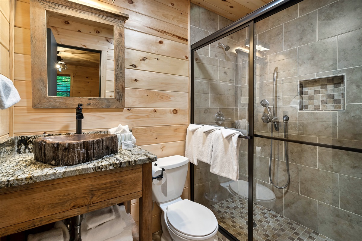 King Suite 2 Bathroom