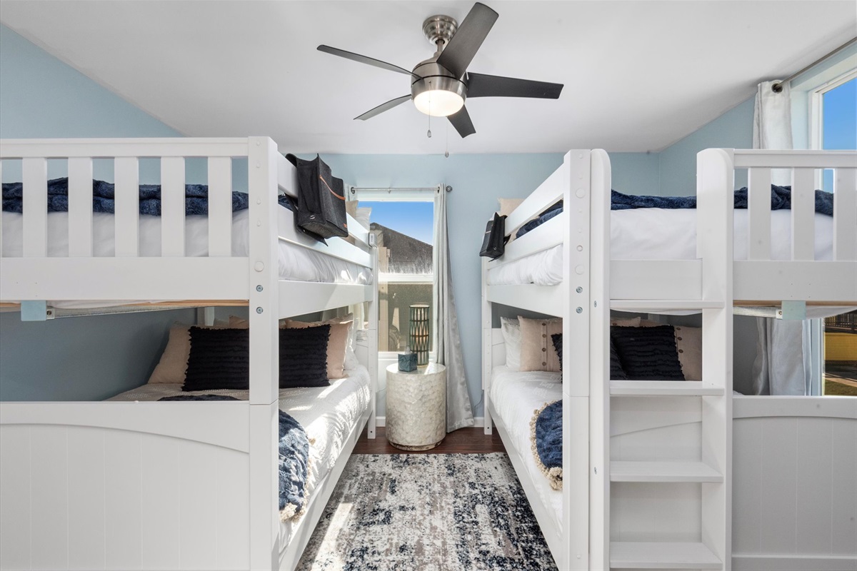9a45ae61c8114dcaa9d27b2e98f1c22a Large | Beachhouse | Texas | TX | Vacation Homes | Galveston | Crystal Beach | Kokomo | Breezy Days | Beachfront Elegance | Sunrise Serenity | Southern Sands Property Management, LLC