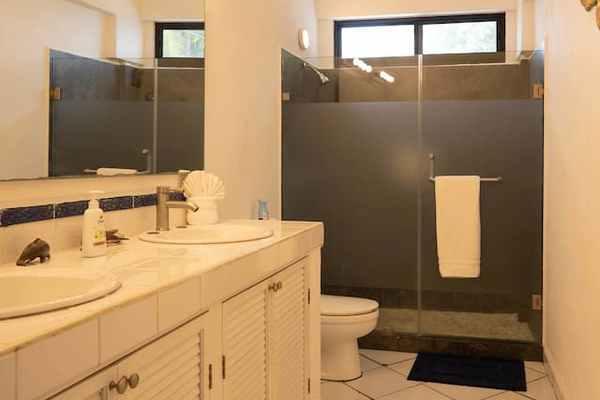 2nd Bathroom