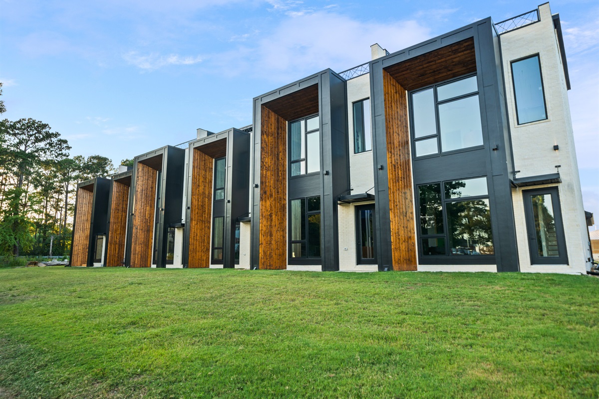 This modern exterior design showcases clean lines and bold architectural elements that blend beautifully with the natural surroundings.