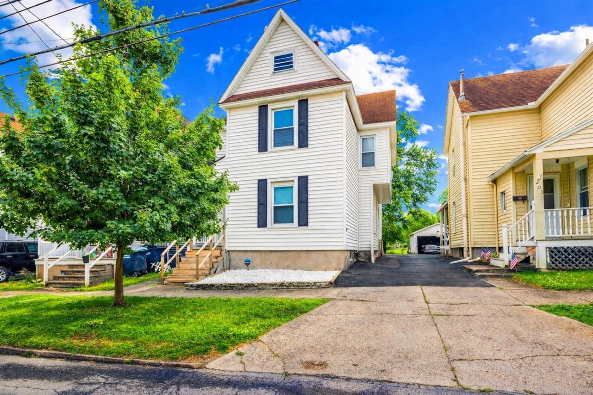 Driveway (please be careful with larger vehicles 