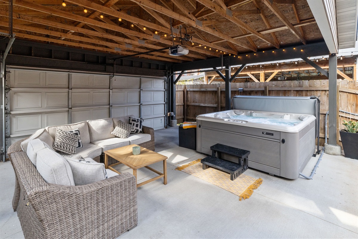 Spread your relaxation and socialization to the outdoor living room and 6-seater hot tub!