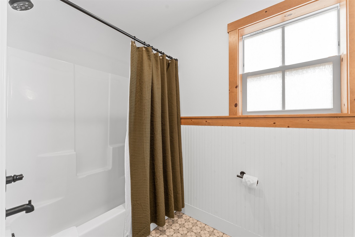 Full Hall Bathroom with Tub