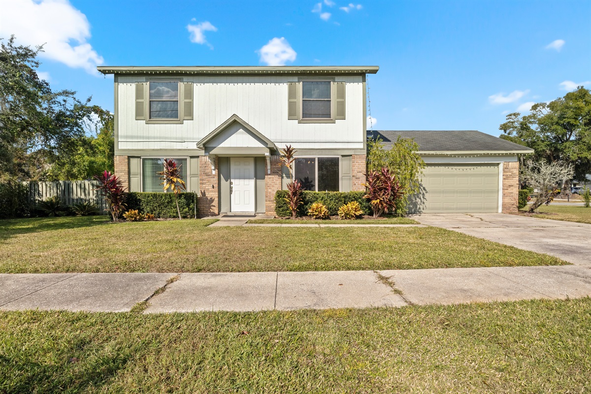 Exterior front of the home. Driveway. Garage.