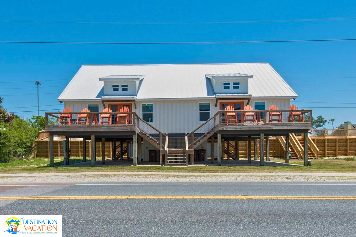 Make your arrival memorable with this stunning coastal exterior.