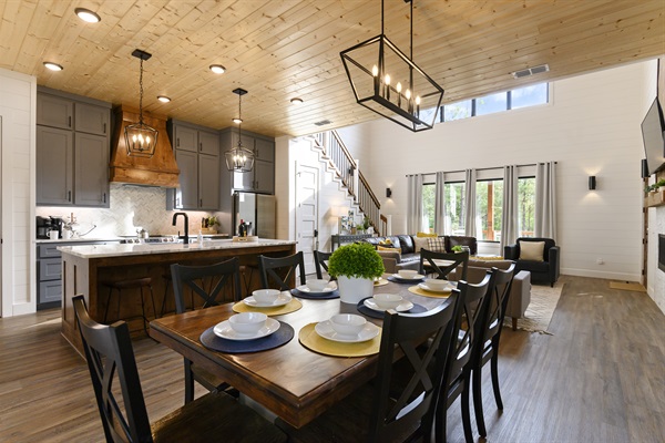 Spacious dining area for all the family