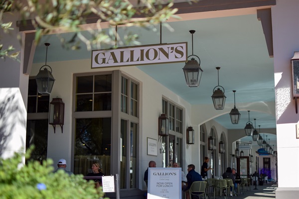 Another of our favorites-Gallion’s blends elevated coastal cuisine with a relaxed Rosemary Beach vibe—perfect for craft cocktails, seasonal small plates, and stylish surroundings.