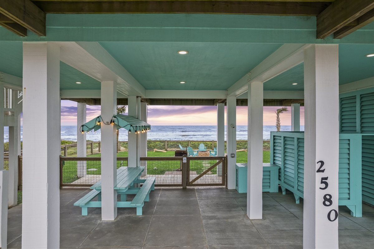 9a7794462610473ba9604370887af06f Large | Beachhouse | Texas | TX | Vacation Homes | Galveston | Crystal Beach | Kokomo | Breezy Days | Beachfront Elegance | Sunrise Serenity | Southern Sands Property Management, LLC