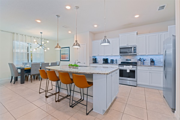 Open kitchen and dining area for your own meal to feel at home during your Orlando stay.