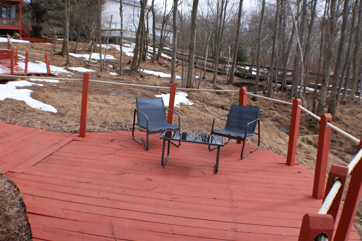 Sitting area on boardwalk to watch the lake activity.