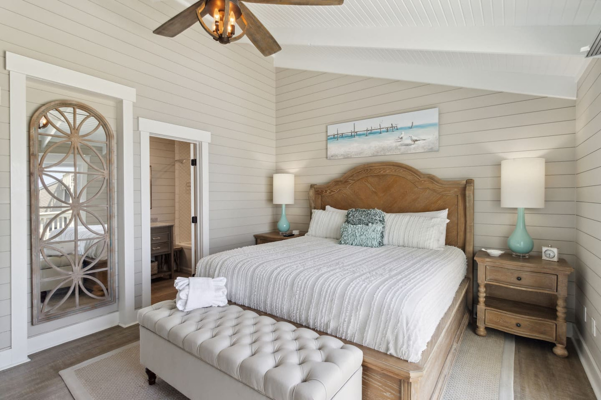 Every bedroom is a king suite &mdash; no one draws the short straw here. This is the master.