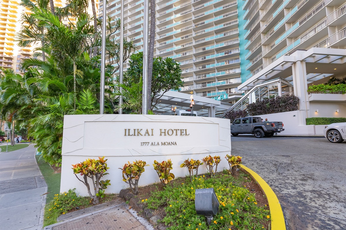 View of the Ilikai Hotel frontage to pull in for valet service
