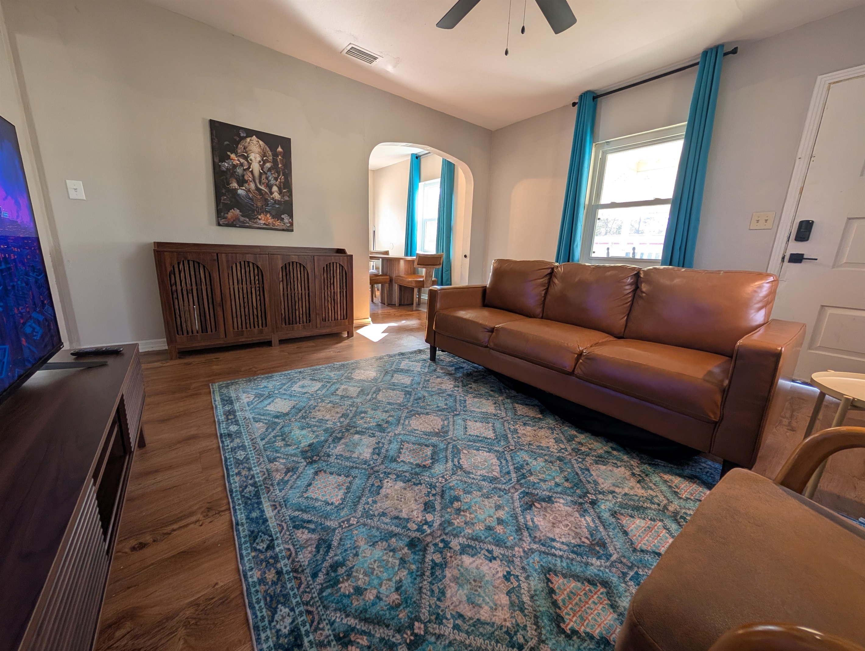 Cute 2BR Cottage w/ Kitchen & Laundry