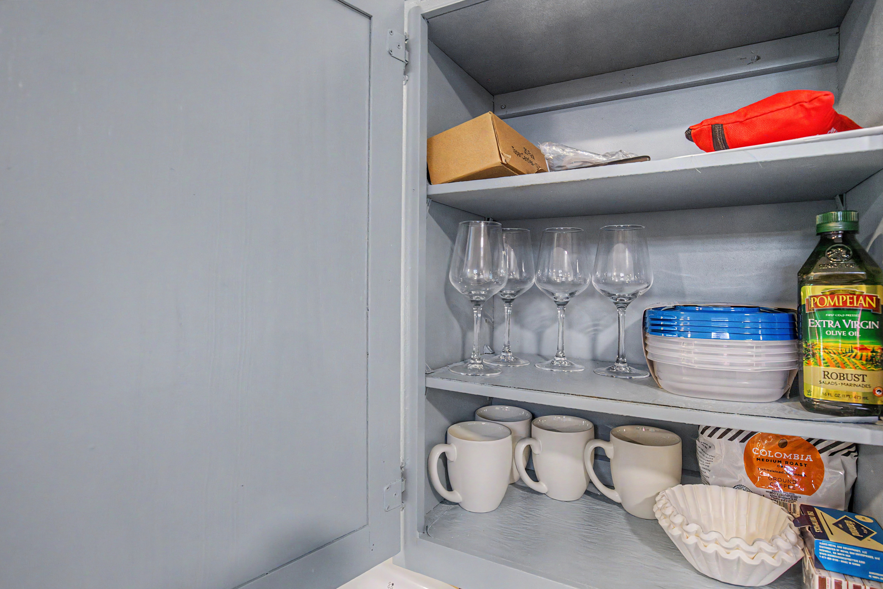 Kitchen Storage: Discover functional elegance with glassware and essentials for culinary adventures!