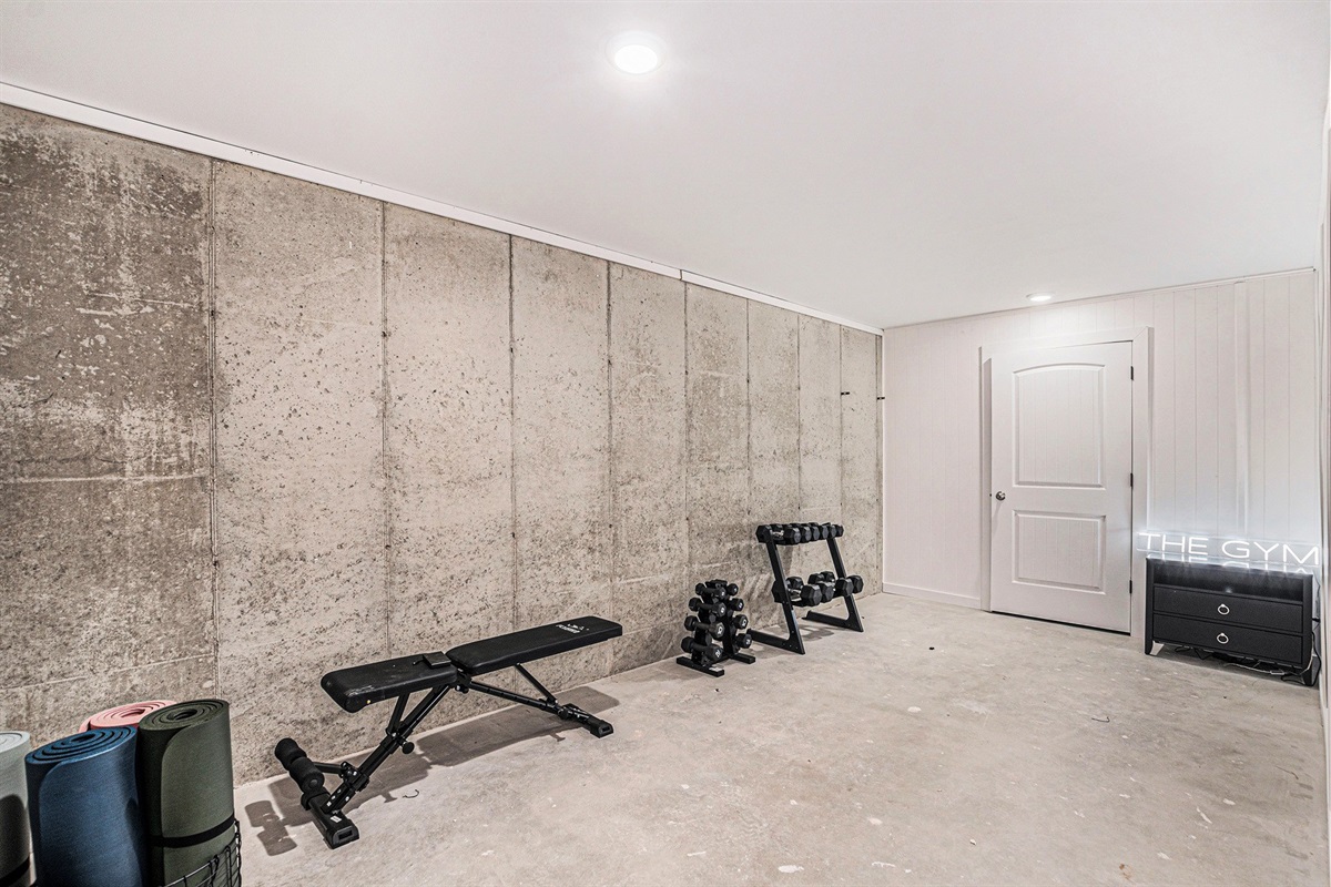 From heavy reps to light yoga—this space is here to keep your routine on track.