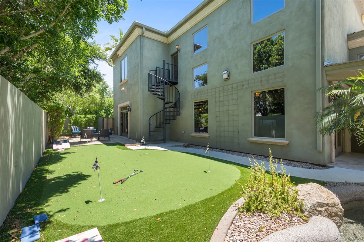 7BR+ Bonus Room Phoenician Mansion w/ Hot Tub&Pool-Heat Avail! — 7BR+Bonus Room Phoenician Estate • Heated Pool + Hot Tub, Phoenix, Arizona — photo 18