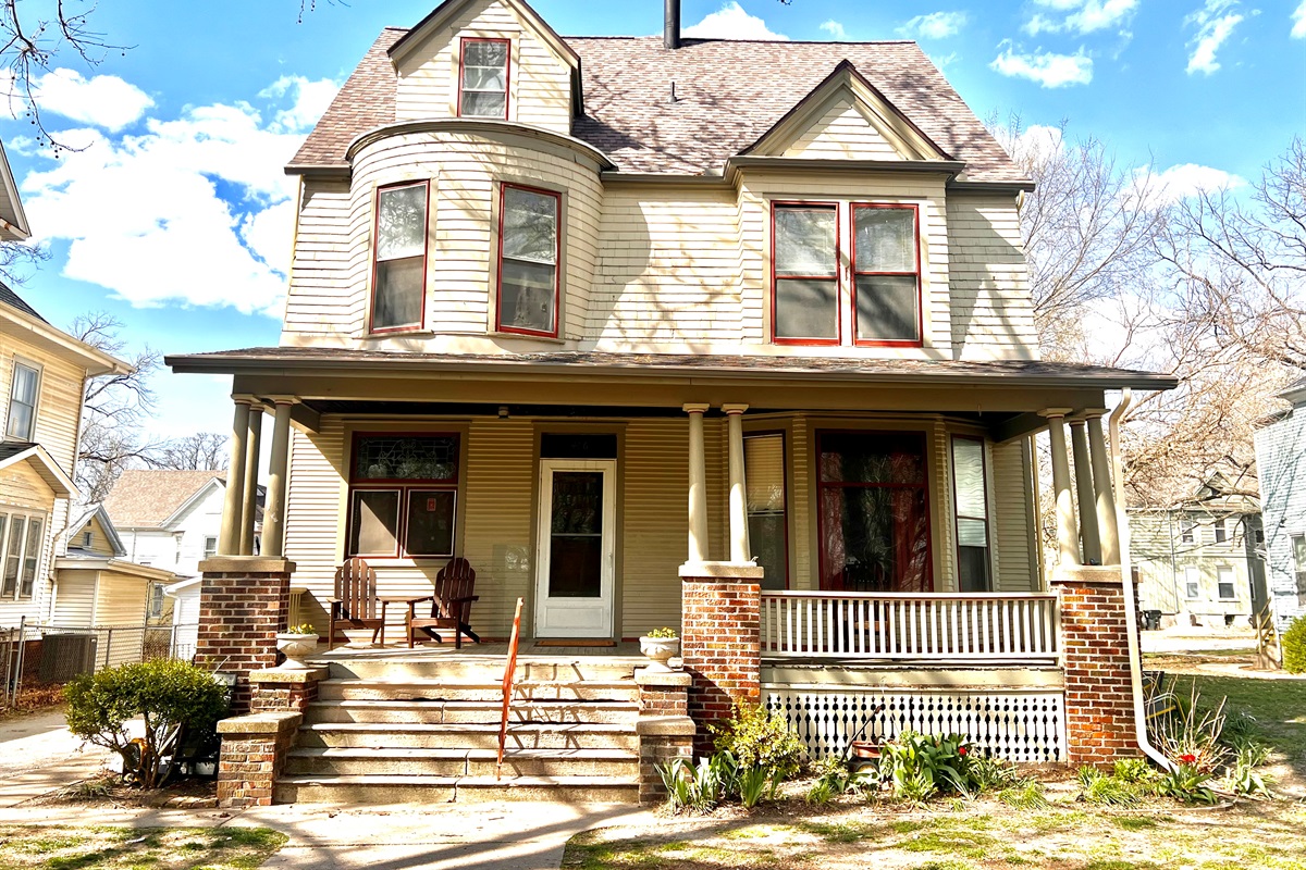 The historical 1892 Queen Ann Victorian home blends modern convenience with gorgeous historical details like original hardwood floors and stained glass windows.