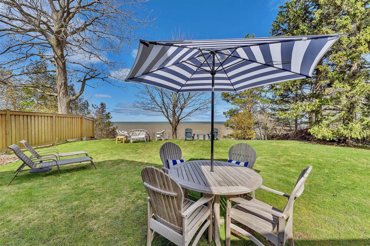 9aa2efbfb5e24399842f2b8a4f0c89c9 Large