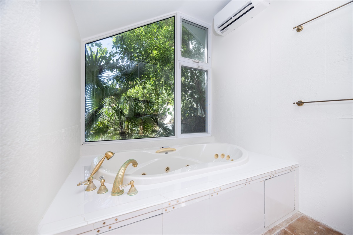 Bathtub great for those traveling with kids.